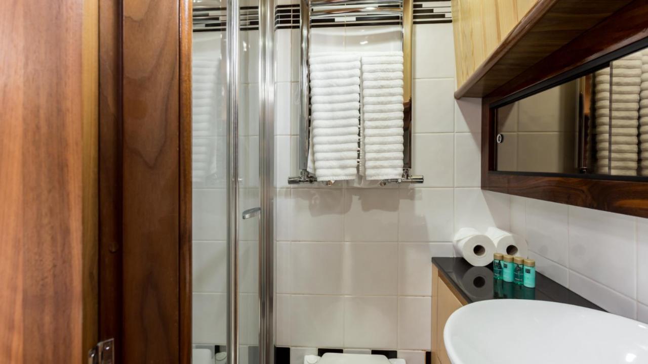 Dream Catcher Hotel Poole Bagian luar foto